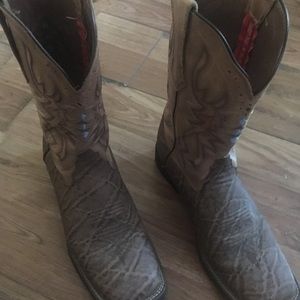 Women’s Tony Lama boots. Size 10B